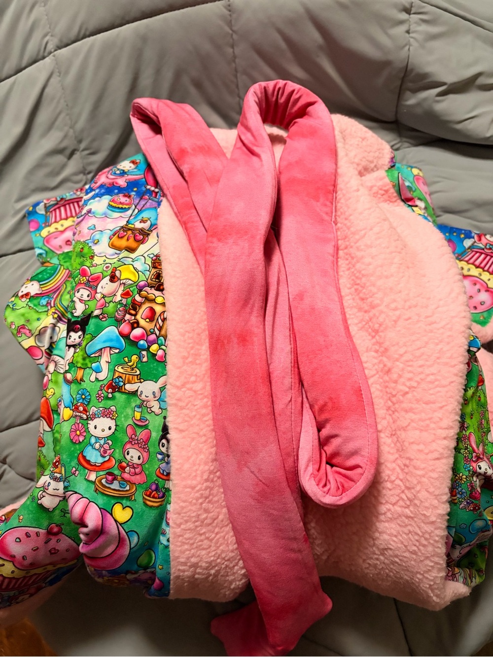 Sugar Swan Medium Women’s Robe (Hello Kitty)